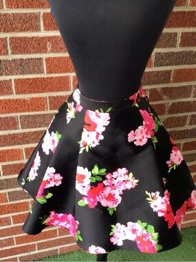 B Darlin Black Floral Skirt Size 3/4 NEW